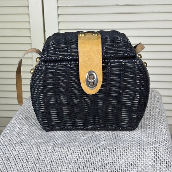 American Vintage Handbags - Vintage 70s Black Basket Bag Wicker-style Woven Crossbody Purse Leather strap